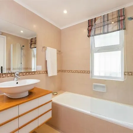 Vale Do Garrao Sleeps 8 Pool Air Con Wifi